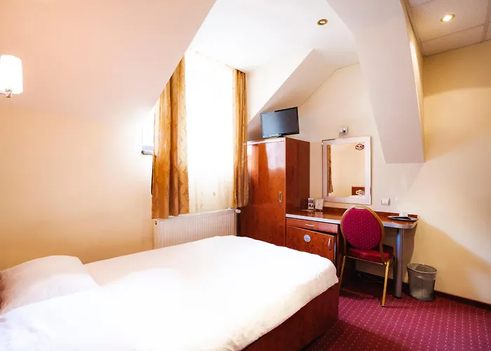 Bastion House Gasthof 3*